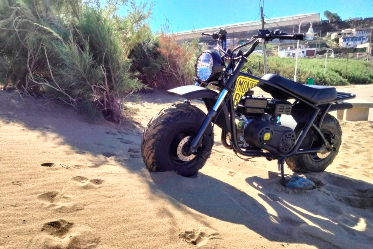 Monkey Bike Predator, ideal para circular en superficies de arena